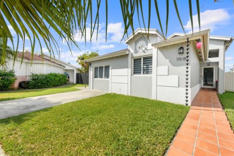 House in Miami, Florida 3 bedrooms, 152.92 sq.m. № 1888384 - photo 5