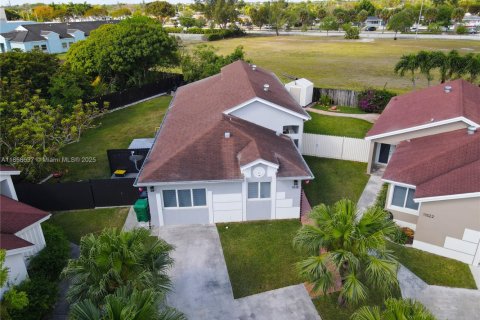 House in Miami, Florida 3 bedrooms, 152.92 sq.m. № 1888384 - photo 3