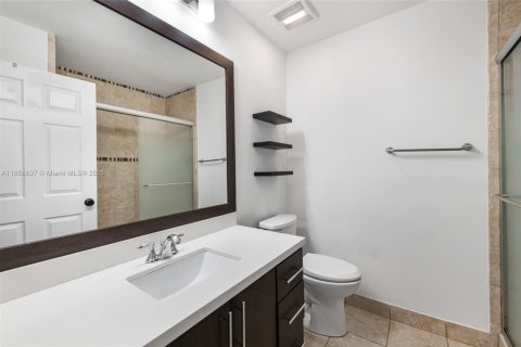 House in Miami, Florida 3 bedrooms, 152.92 sq.m. № 1888384 - photo 21
