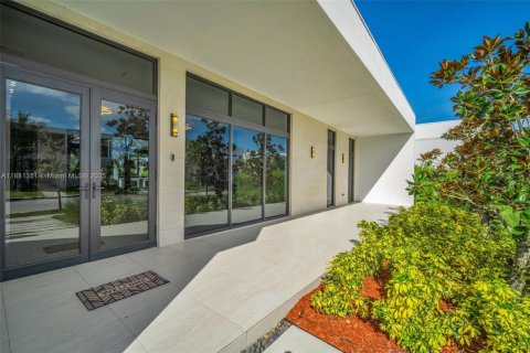 House in Weston, Florida 5 bedrooms, 498.7 sq.m. № 2017371 - photo 29