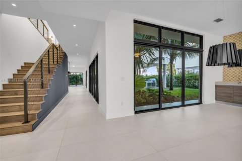 House in Weston, Florida 5 bedrooms, 498.7 sq.m. № 2017371 - photo 10