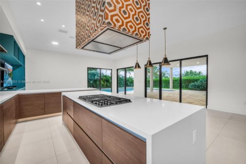 House in Weston, Florida 5 bedrooms, 498.7 sq.m. № 2017371 - photo 21