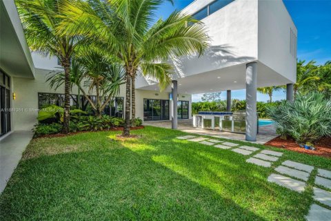 House in Weston, Florida 5 bedrooms, 498.7 sq.m. № 2017371 - photo 30