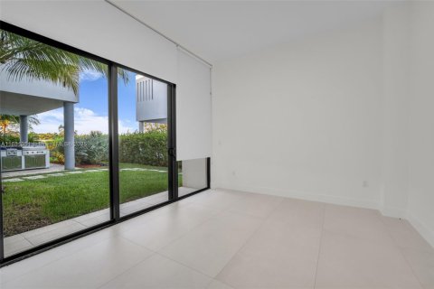 House in Weston, Florida 5 bedrooms, 498.7 sq.m. № 2017371 - photo 24