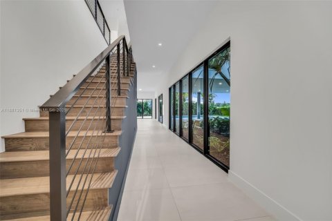 House in Weston, Florida 5 bedrooms, 498.7 sq.m. № 2017371 - photo 12