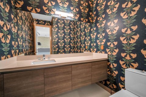 House in Weston, Florida 5 bedrooms, 498.7 sq.m. № 2017371 - photo 25