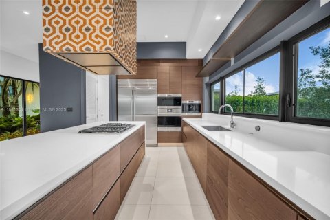 House in Weston, Florida 5 bedrooms, 498.7 sq.m. № 2017371 - photo 19