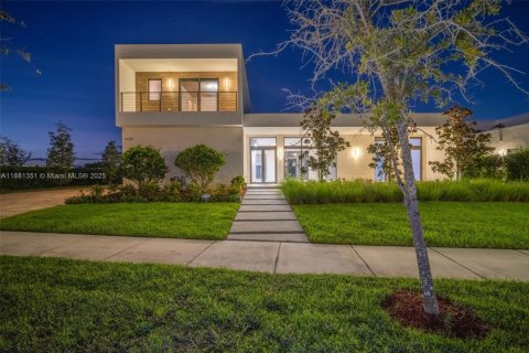 House in Weston, Florida 5 bedrooms, 498.7 sq.m. № 2017371 - photo 2