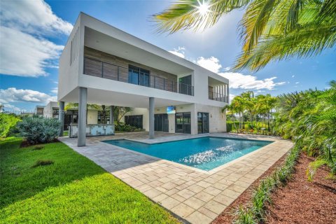House in Weston, Florida 5 bedrooms, 498.7 sq.m. № 2017371 - photo 3