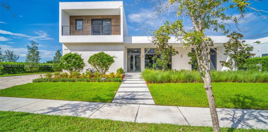 House in Weston, Florida 5 bedrooms, 498.7 sq.m. № 2017371