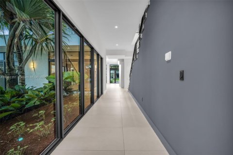 House in Weston, Florida 5 bedrooms, 498.7 sq.m. № 2017371 - photo 13