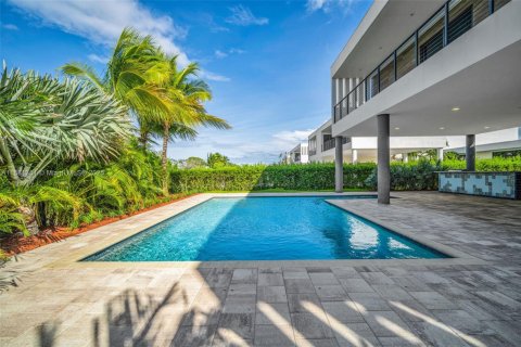 House in Weston, Florida 5 bedrooms, 498.7 sq.m. № 2017371 - photo 6