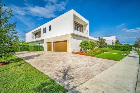 House in Weston, Florida 5 bedrooms, 498.7 sq.m. № 2017371 - photo 28