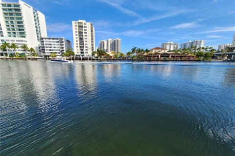 Condominio en venta en Fort Lauderdale, Florida, 1 dormitorio, 69.4 m2 № 1865287 - foto 29