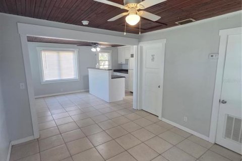 Villa ou maison à louer à Saint Petersburg, Floride: 2 chambres, 66.89 m2 № 2413805 - photo 3