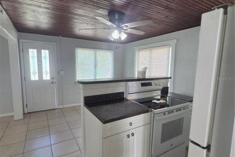 Villa ou maison à louer à Saint Petersburg, Floride: 2 chambres, 66.89 m2 № 2413805 - photo 8