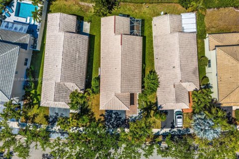 Casa en venta en Weston, Florida, 3 dormitorios, 125.7 m2 № 1942052 - foto 2