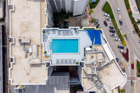 Condominio en alquiler en Hollywood, Florida, 1 dormitorio, 64.1 m2 № 2063515 - foto 23