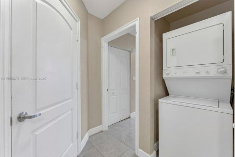 Condominio en alquiler en Hollywood, Florida, 1 dormitorio, 64.1 m2 № 2063515 - foto 13