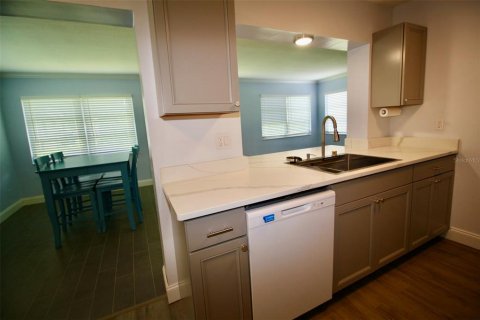 House in Pinellas Park, Florida 2 bedrooms, 123.37 sq.m. № 1822688 - photo 24