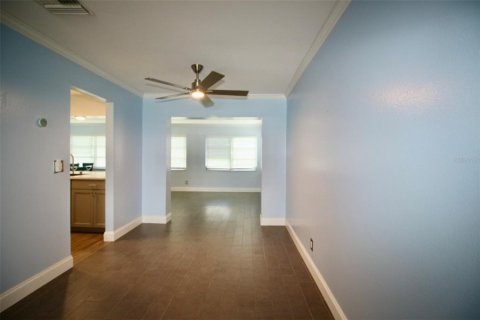 House in Pinellas Park, Florida 2 bedrooms, 123.37 sq.m. № 1822688 - photo 13