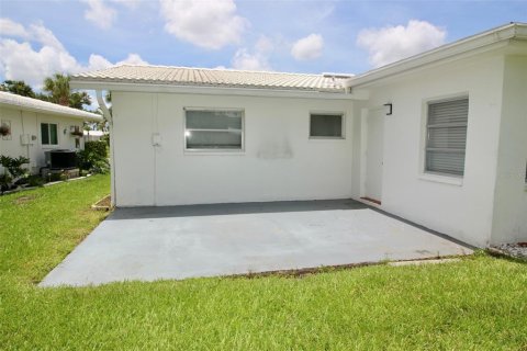 House in Pinellas Park, Florida 2 bedrooms, 123.37 sq.m. № 1822688 - photo 17