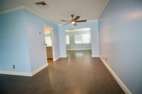 House in Pinellas Park, Florida 2 bedrooms, 123.37 sq.m. № 1822688 - photo 12