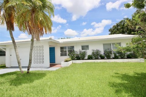 House in Pinellas Park, Florida 2 bedrooms, 123.37 sq.m. № 1822688 - photo 6