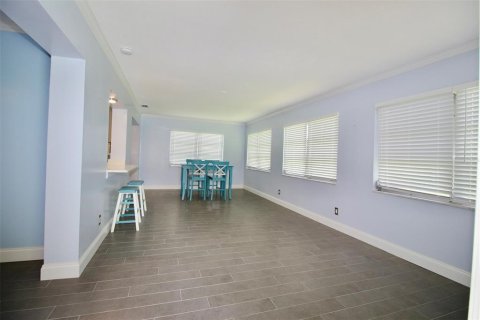 House in Pinellas Park, Florida 2 bedrooms, 123.37 sq.m. № 1822688 - photo 15