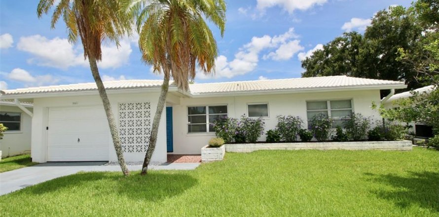 House in Pinellas Park, Florida 2 bedrooms, 123.37 sq.m. № 1822688