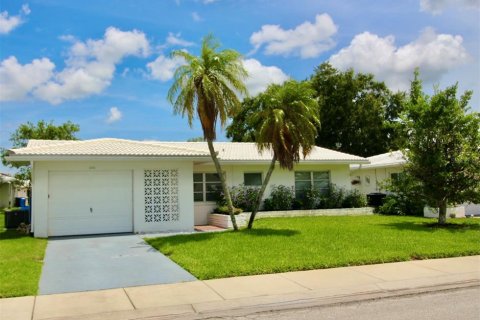 House in Pinellas Park, Florida 2 bedrooms, 123.37 sq.m. № 1822688 - photo 4