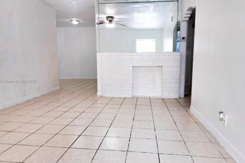 Купить коммерческую недвижимость в Майами, Флорида 150.78м2, № 2014367 - фото 2