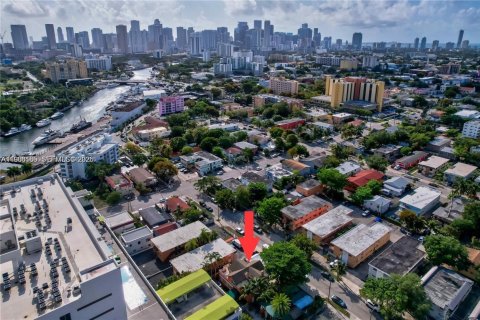 Villa ou maison à louer à Miami, Floride: 37.16 m2 № 2024218 - photo 12