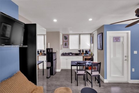 Villa ou maison à louer à Miami, Floride: 37.16 m2 № 2024218 - photo 7