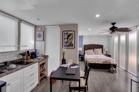 Villa ou maison à louer à Miami, Floride: 37.16 m2 № 2024218 - photo 5