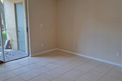 Снять в аренду кондоминиум в Помпано-Бич, Флорида 1 спальня, 76.18м2, № 1933686 - фото 14