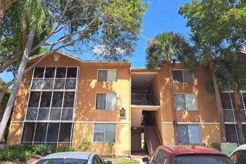 Снять в аренду кондоминиум в Помпано-Бич, Флорида 1 спальня, 76.18м2, № 1933686 - фото 1