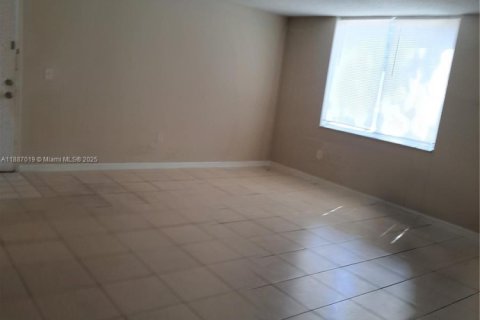 Снять в аренду кондоминиум в Помпано-Бич, Флорида 1 спальня, 76.18м2, № 1933686 - фото 20