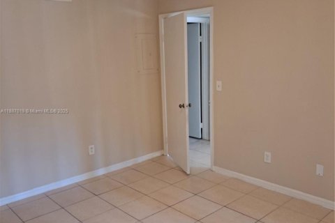 Снять в аренду кондоминиум в Помпано-Бич, Флорида 1 спальня, 76.18м2, № 1933686 - фото 19