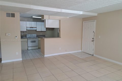 Снять в аренду кондоминиум в Помпано-Бич, Флорида 1 спальня, 76.18м2, № 1933686 - фото 8