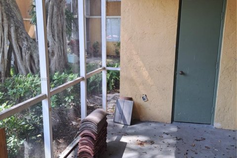 Снять в аренду кондоминиум в Помпано-Бич, Флорида 1 спальня, 76.18м2, № 1933686 - фото 4