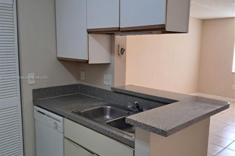 Снять в аренду кондоминиум в Помпано-Бич, Флорида 1 спальня, 76.18м2, № 1933686 - фото 10