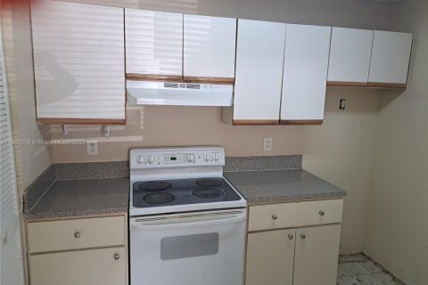 Снять в аренду кондоминиум в Помпано-Бич, Флорида 1 спальня, 76.18м2, № 1933686 - фото 9