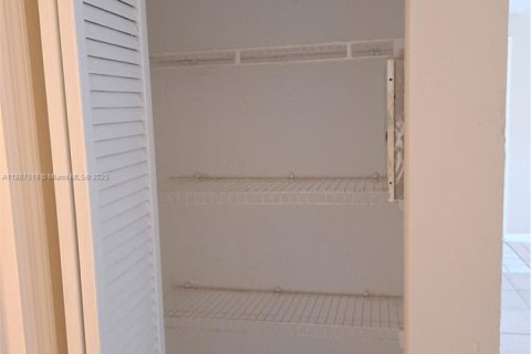 Снять в аренду кондоминиум в Помпано-Бич, Флорида 1 спальня, 76.18м2, № 1933686 - фото 15