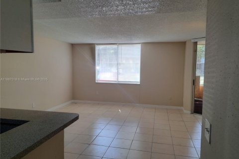 Снять в аренду кондоминиум в Помпано-Бич, Флорида 1 спальня, 76.18м2, № 1933686 - фото 7