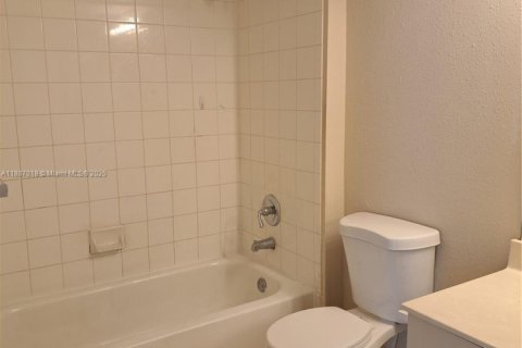 Снять в аренду кондоминиум в Помпано-Бич, Флорида 1 спальня, 76.18м2, № 1933686 - фото 17