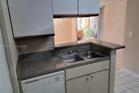 Снять в аренду кондоминиум в Помпано-Бич, Флорида 1 спальня, 76.18м2, № 1933686 - фото 11