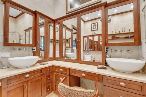 Casa en venta en Miami, Florida, 4 dormitorios, 347.08 m2 № 1863509 - foto 17