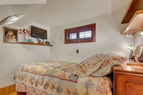 Casa en venta en Miami, Florida, 4 dormitorios, 347.08 m2 № 1863509 - foto 19