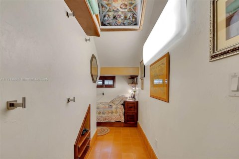 Casa en venta en Miami, Florida, 4 dormitorios, 347.08 m2 № 1863509 - foto 18